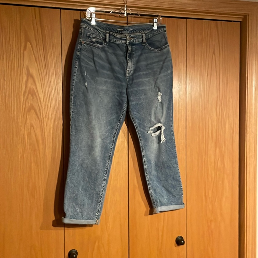 Old Navy mid rise boyfriend Capri size 12